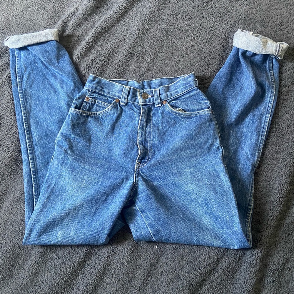 button up levi jeans . high waisted. size 2 - Picture 2 of 3